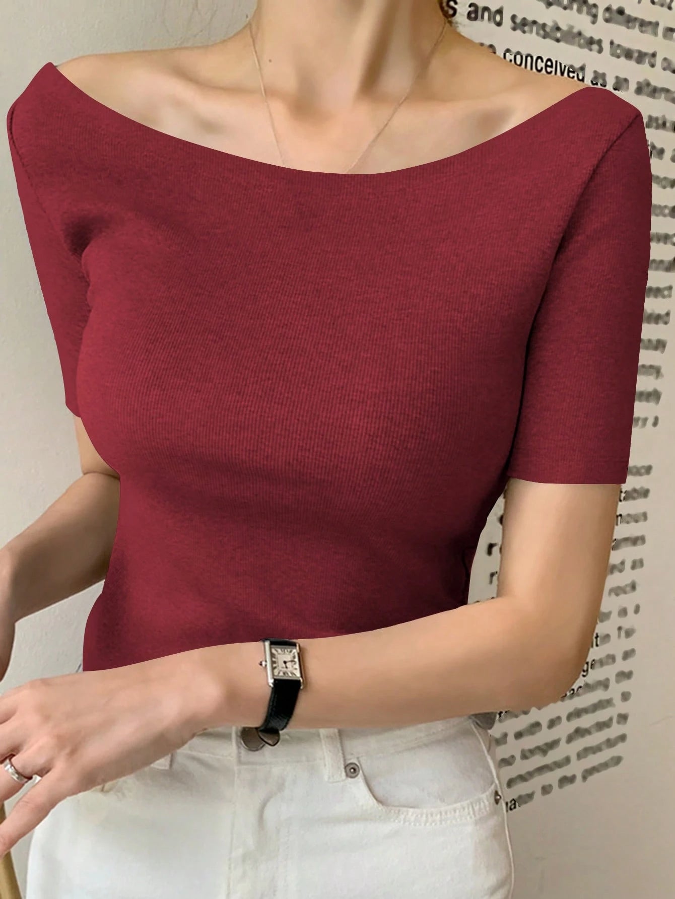 Round Neck Slim-Fit Short Sleeve Elegant T-Shirt