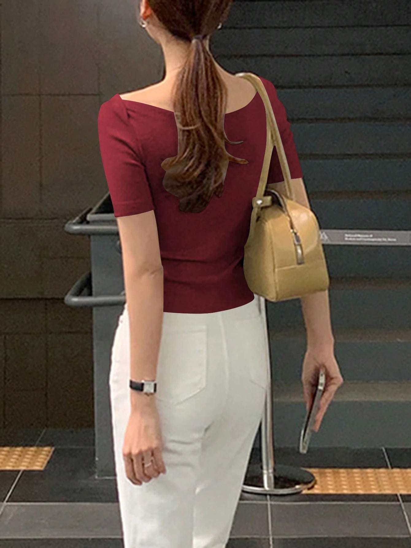 Round Neck Slim-Fit Short Sleeve Elegant T-Shirt