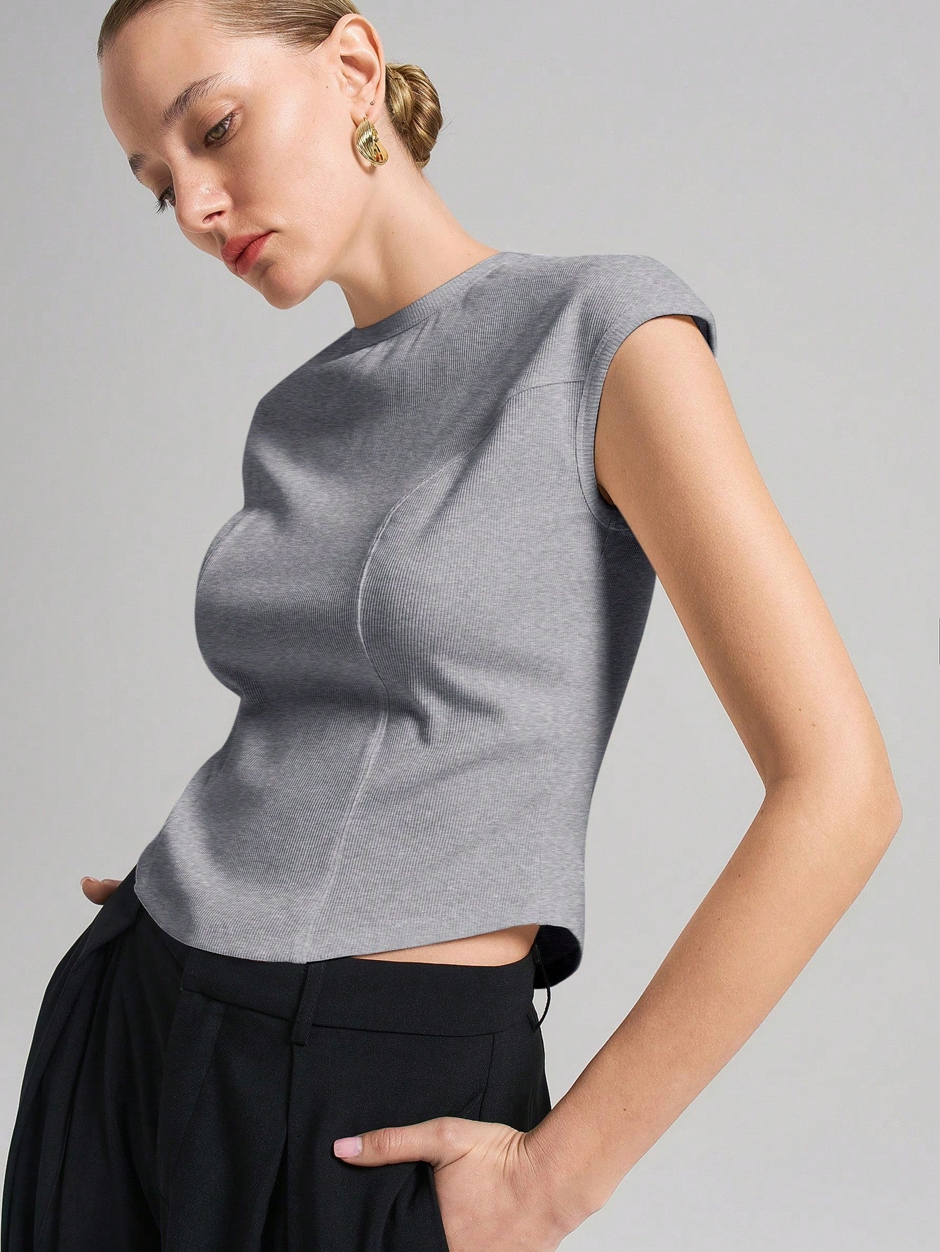 Ontre Urban Commuter White Knit Top, Short Sleeve Crew Neck T-Shirt