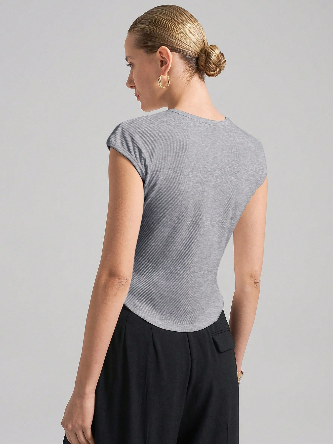 Ontre Urban Commuter White Knit Top, Short Sleeve Crew Neck T-Shirt