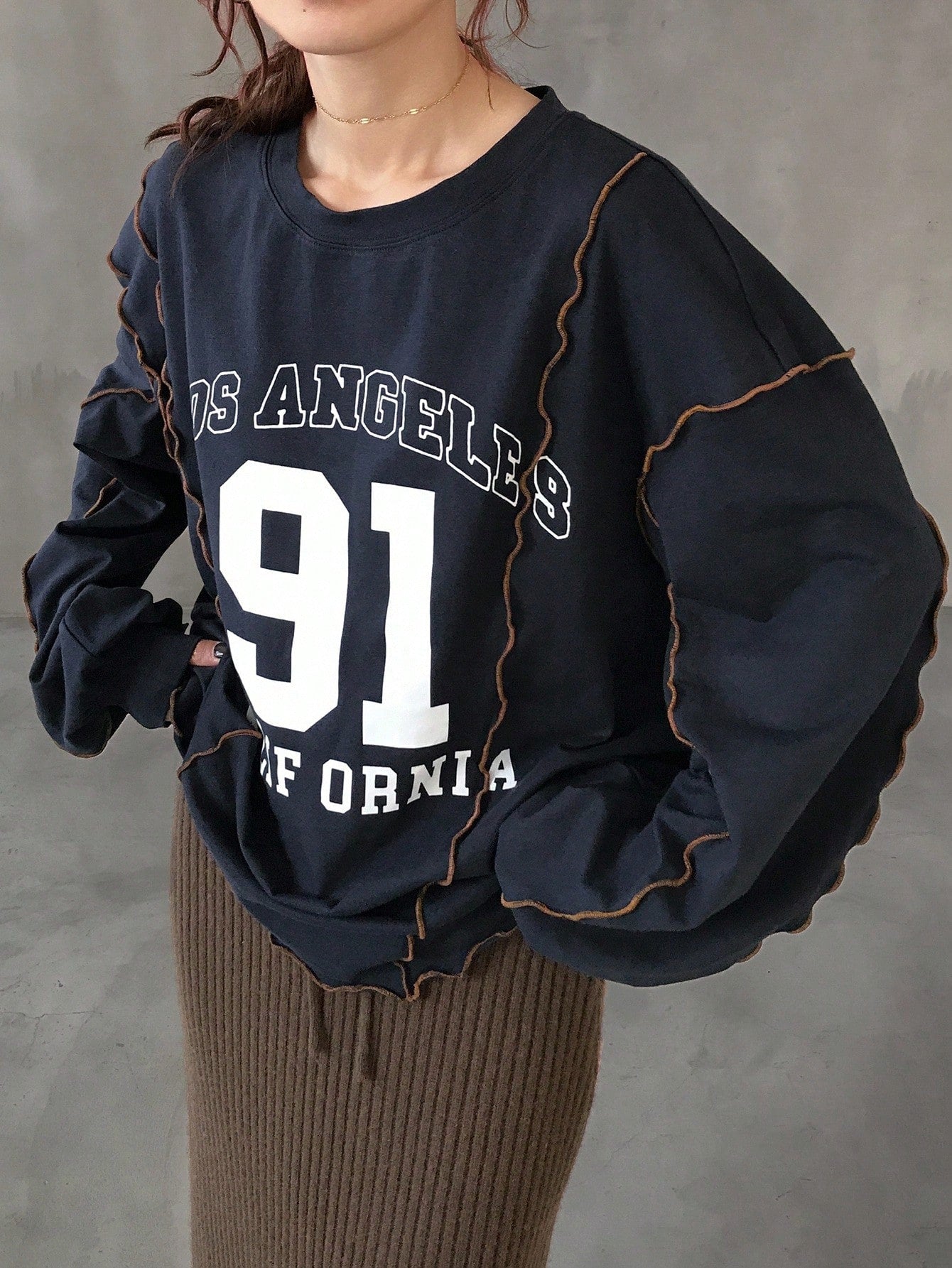 Round Neck Contrast Stitching Wavy Hem Letter Print Sporty Long Sleeve Street T-Shirt, Autumn