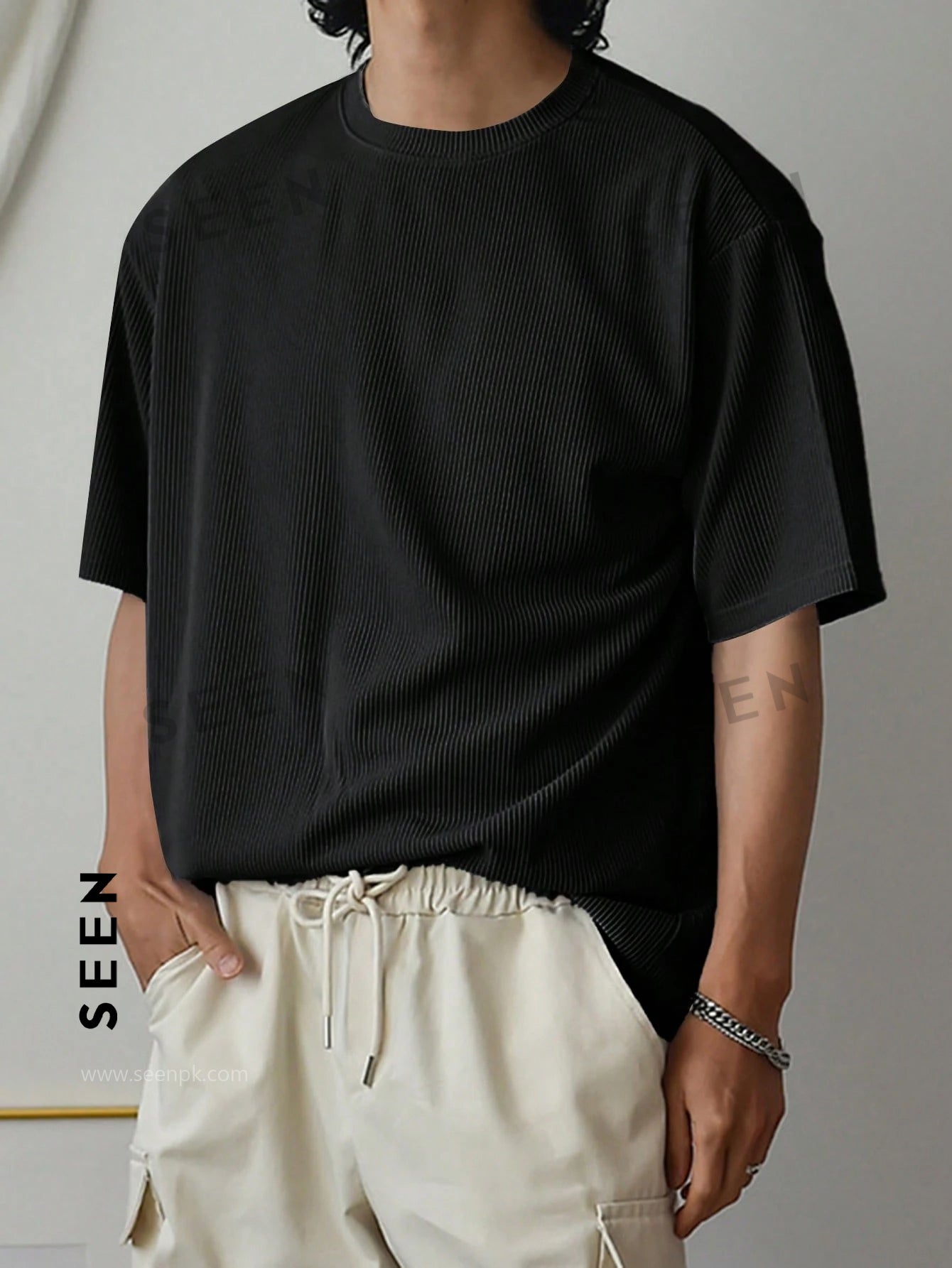 Men Solid Ribbed Knit Tee