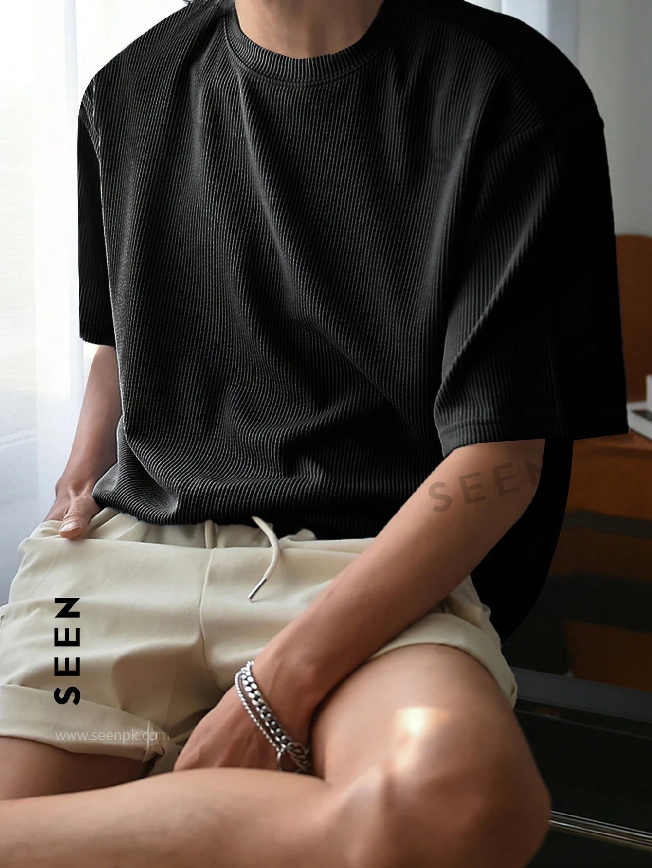Men Solid Ribbed Knit Tee