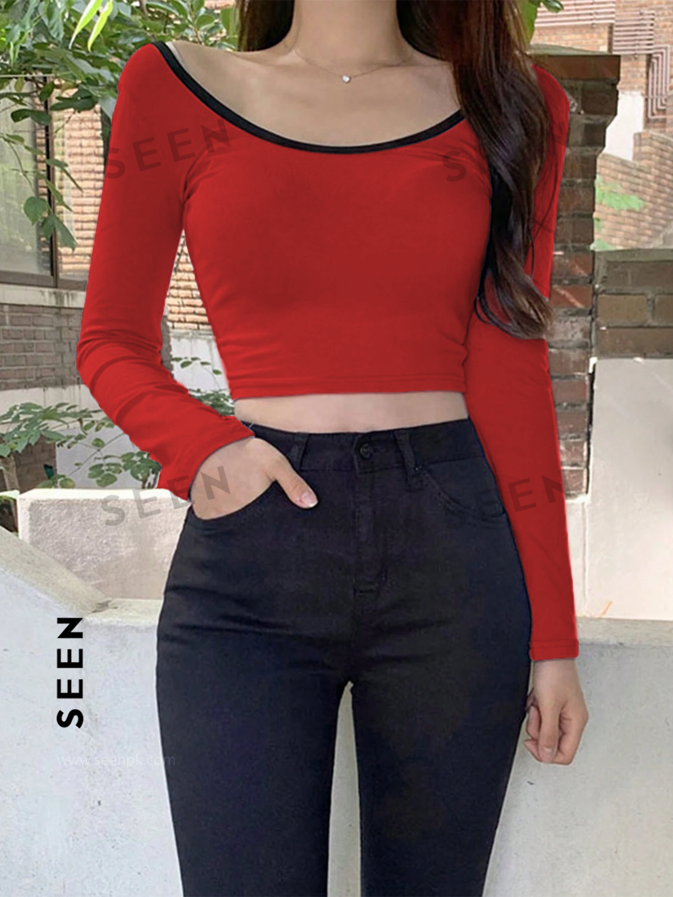 Women's Contrast Trim Short Cropped T-shirt