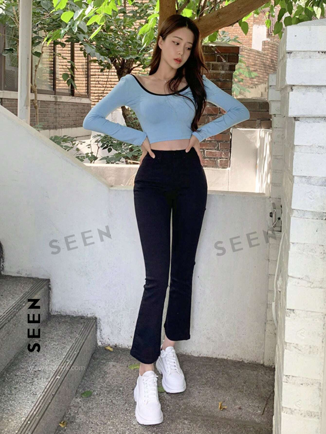 Women's Contrast Trim Short Cropped T-shirt