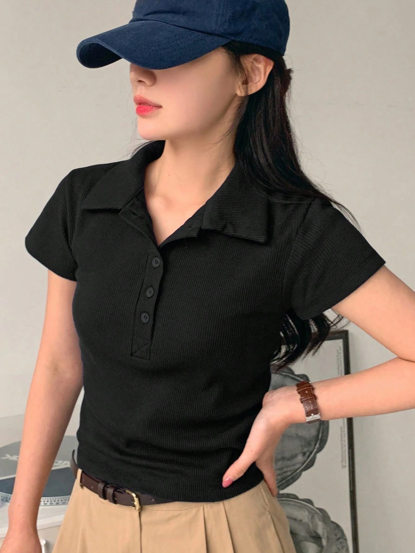 Collared Half-Zip Form-Fitting Short Sleeve T-Shirt