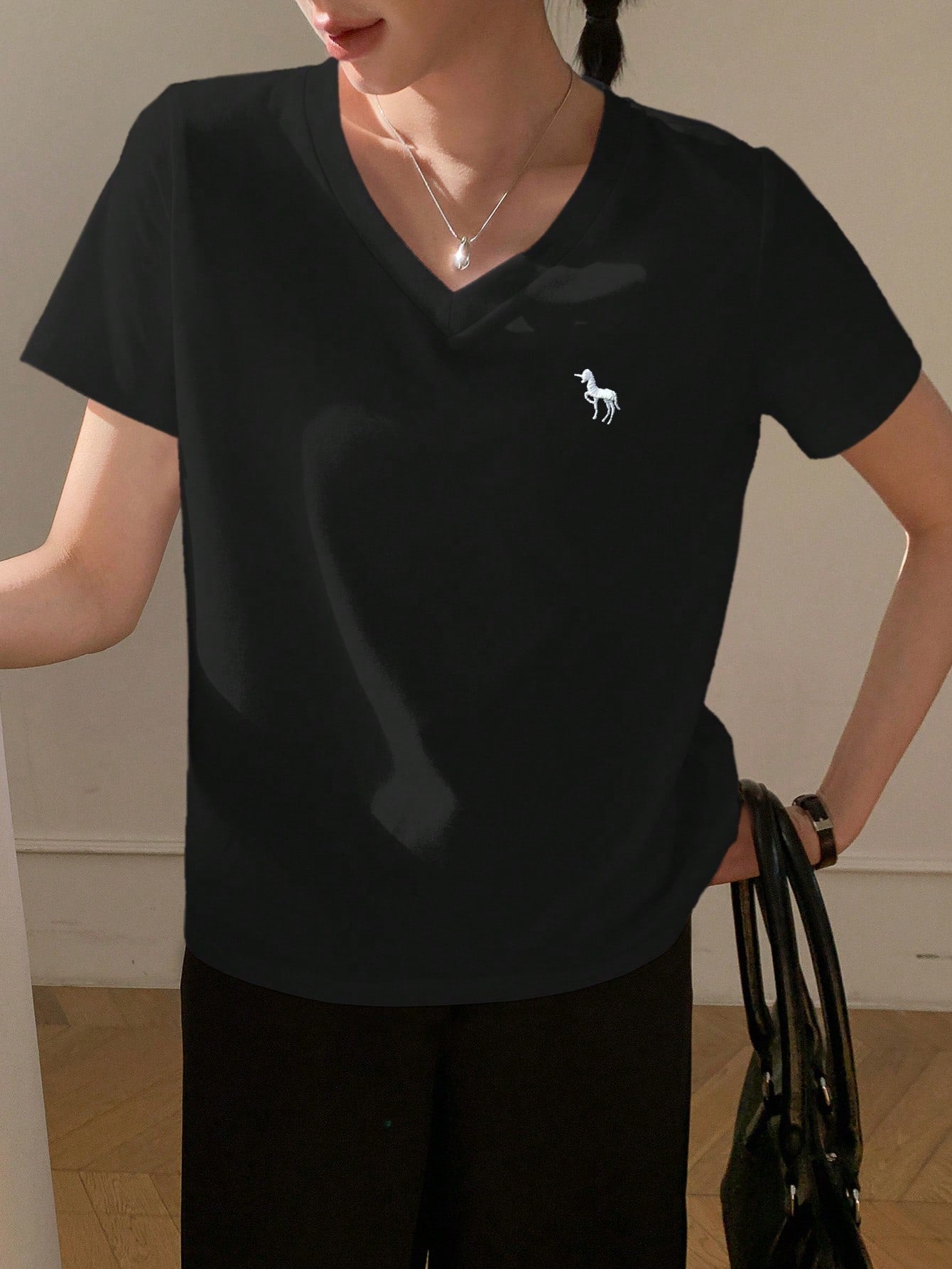 Casual V-Neck Unicorn Embroidery Short Sleeve T-Shirt