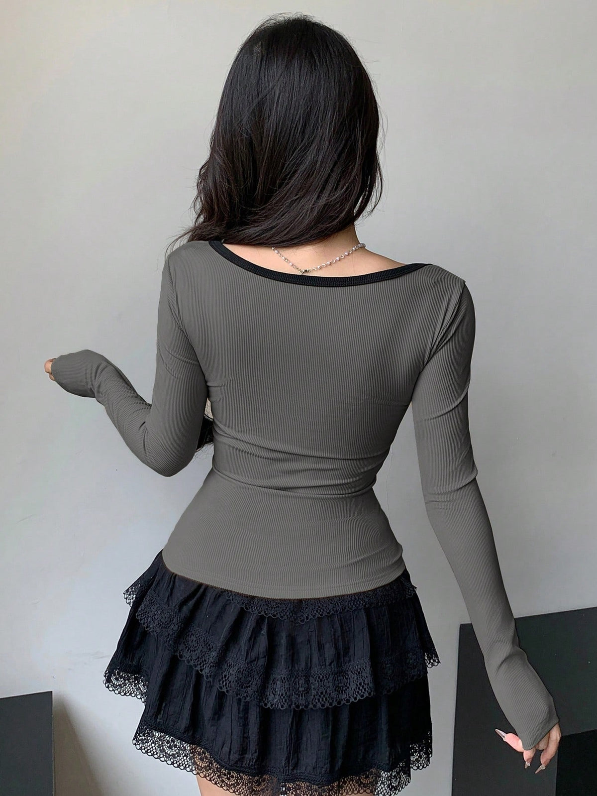 Women's Colourblock Bow-Detail V-Neck Long-Sleeve T-Shirt