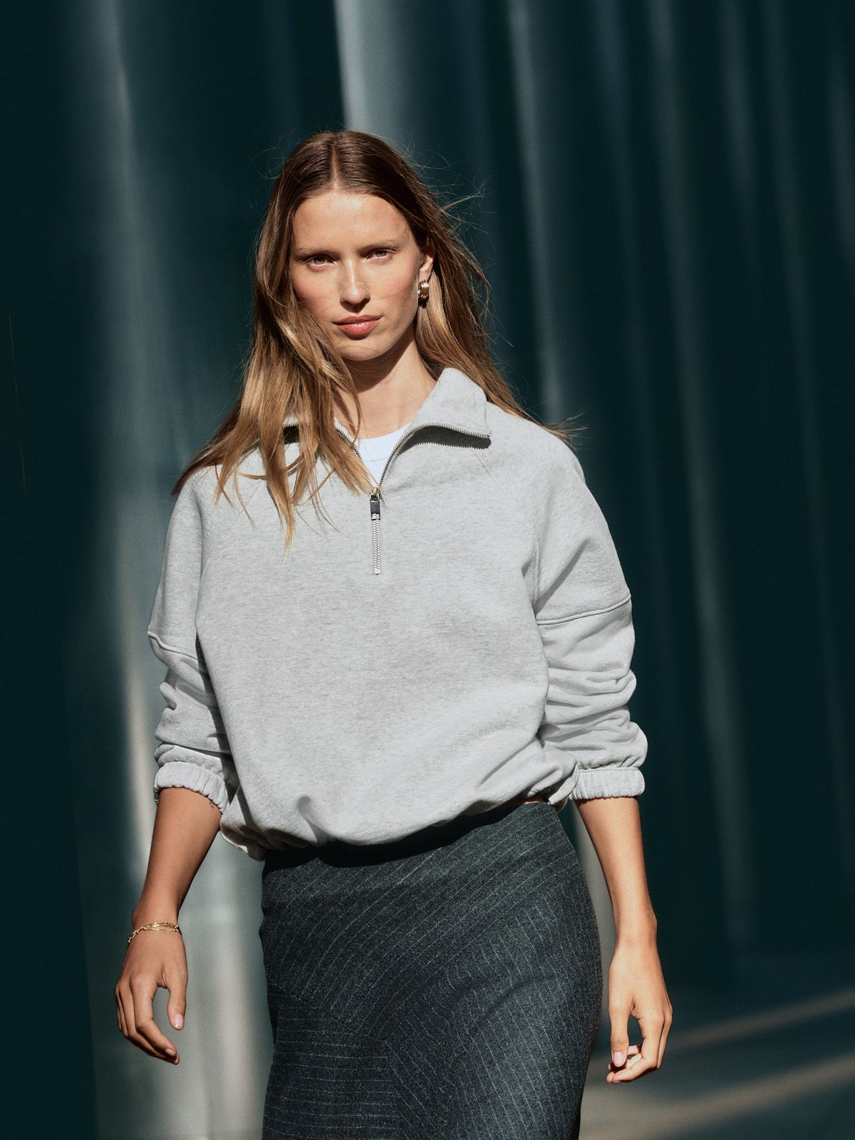 Women's Minimalist Oversized Half-Zip Sweatshirt